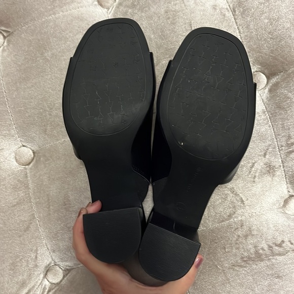 Adrienne Vittadini, black block heel asymmetrical style shoe - Picture 7 of 7